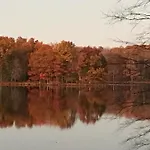 Dreamy Lake House - Fireplace, Firepit & Pet Friendly