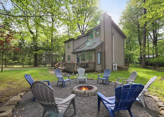 Dreamy Lake House - Fireplace, Firepit & Pet Friendly