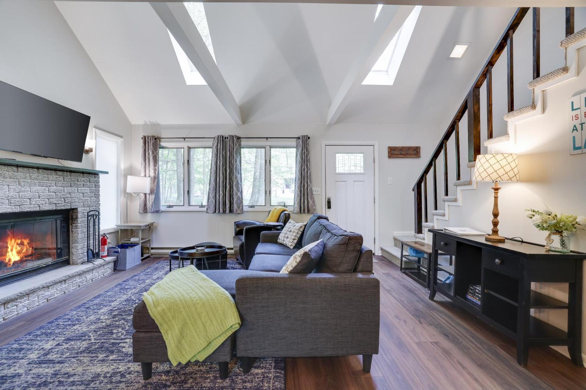 Dreamy House - Fireplace, Firepit & Pet Friendly Chalet *