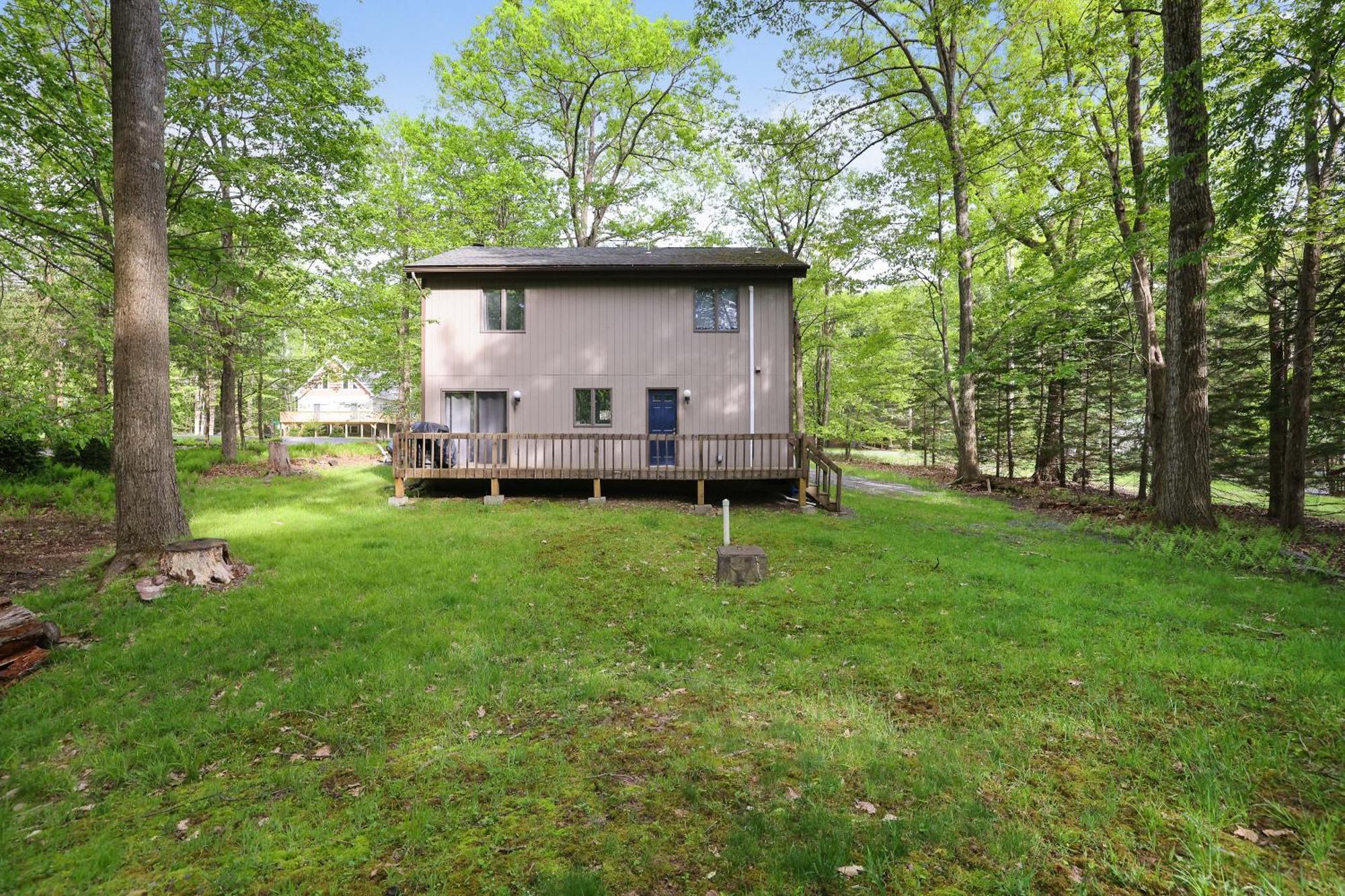 Dreamy House - Fireplace, Firepit & Pet Friendly Pocono Lake
