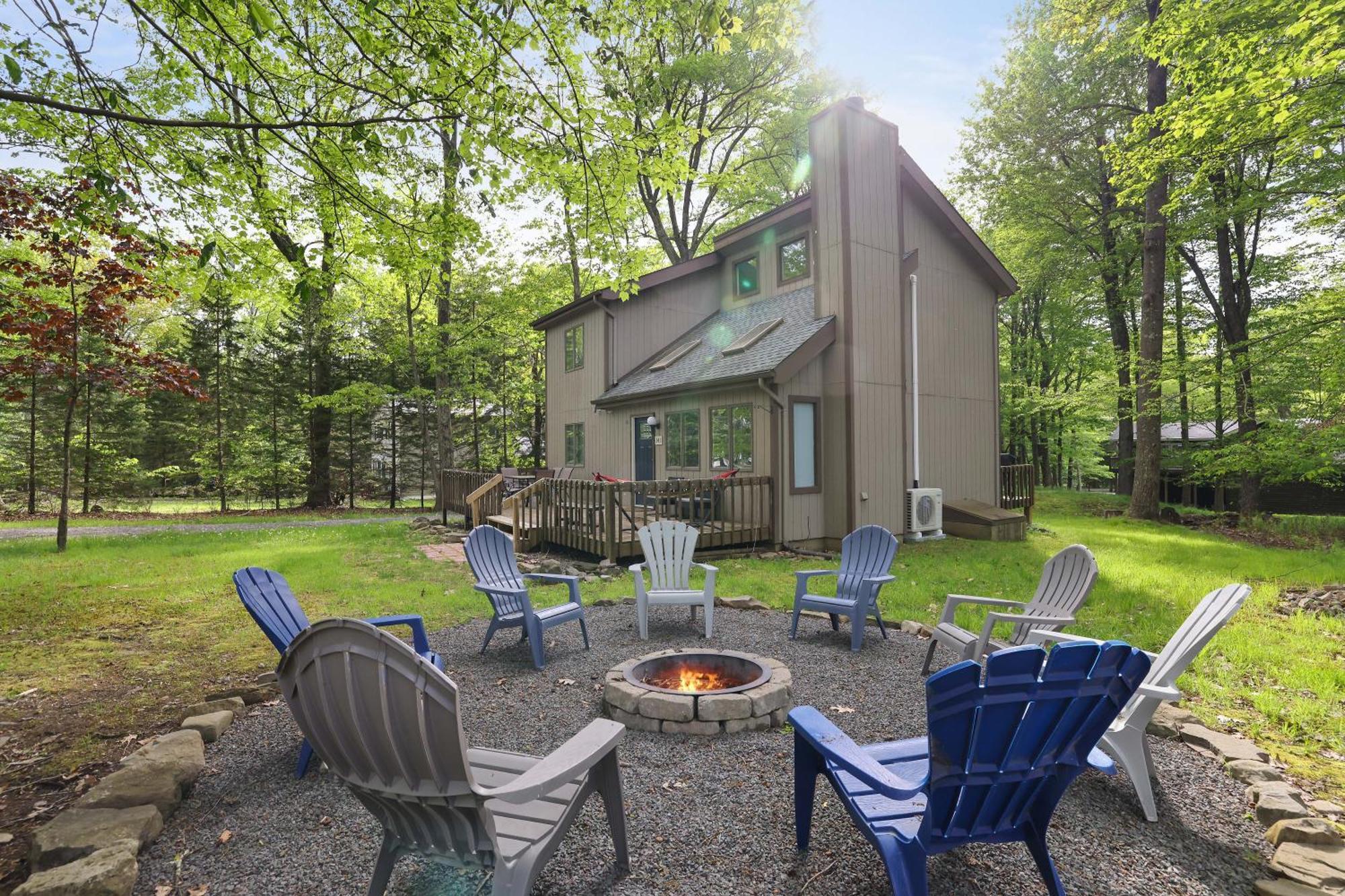 Dreamy House - Fireplace, Firepit & Pet Friendly Chalet *