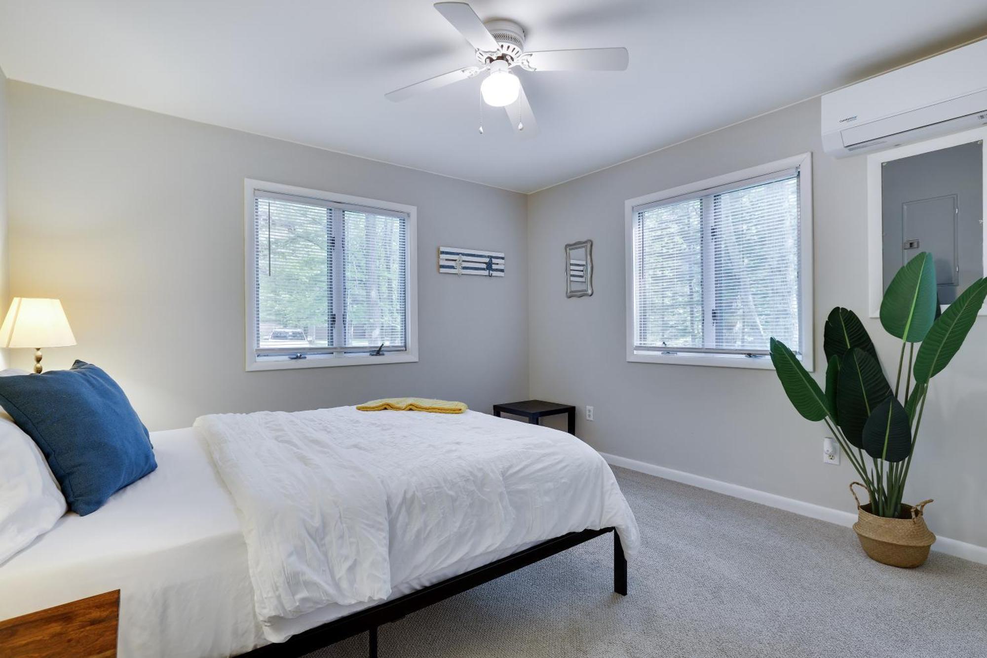 Dreamy House - Fireplace, Firepit & Pet Friendly * Pocono Lake